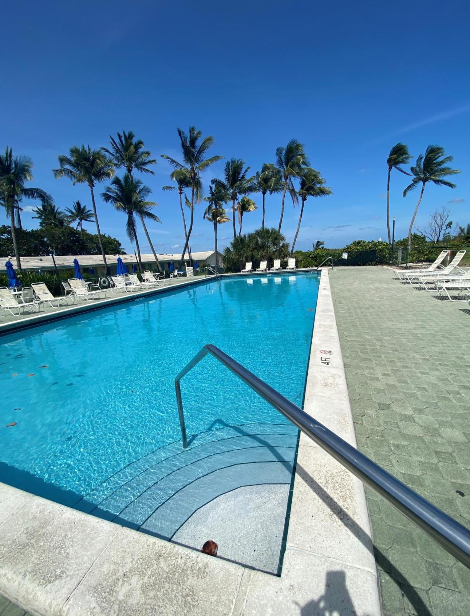 Silver Sands Beach Resort Key Biscayne Exterior photo